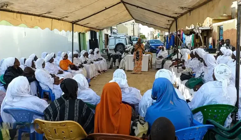 Groupes de femmes en réunion à Saint-Louis sénégal